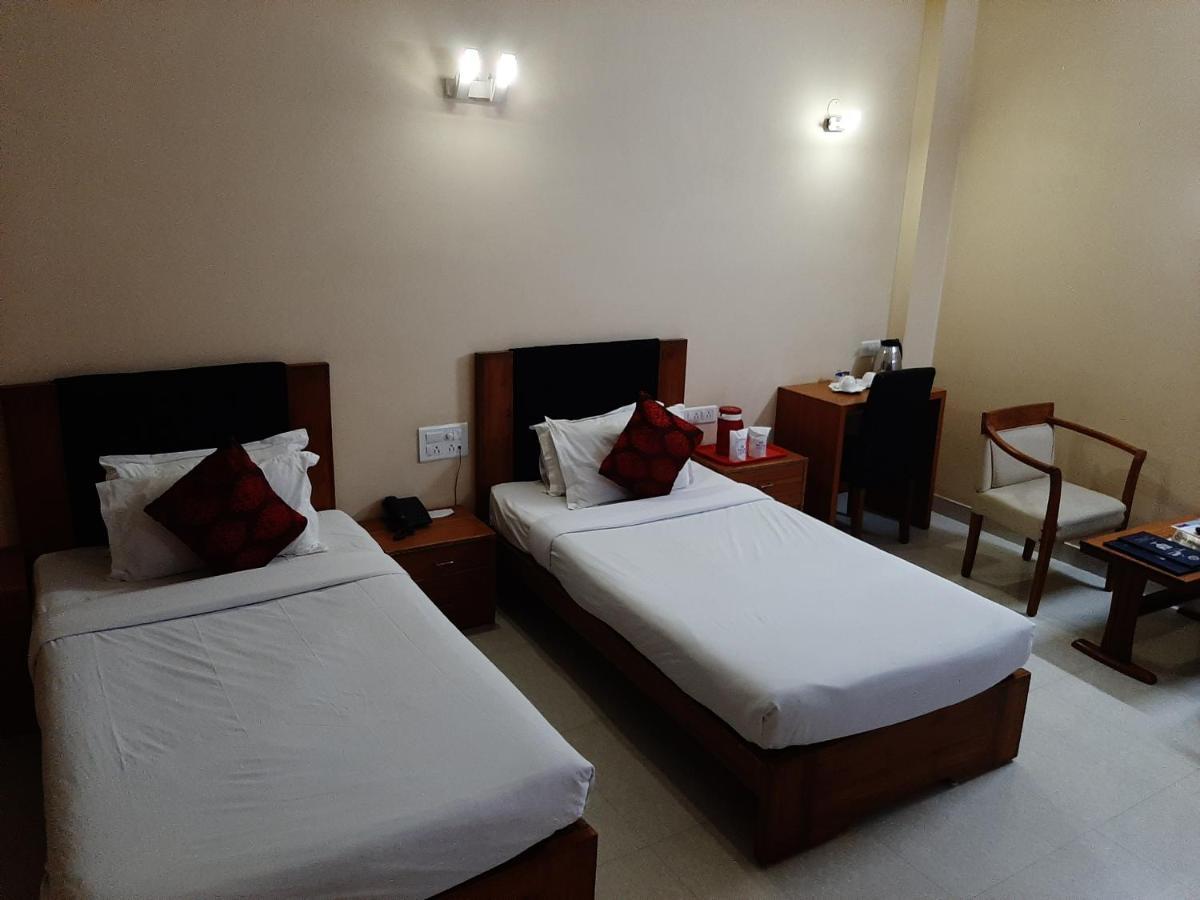 The Fame Hotel Jadabpur Exterior photo