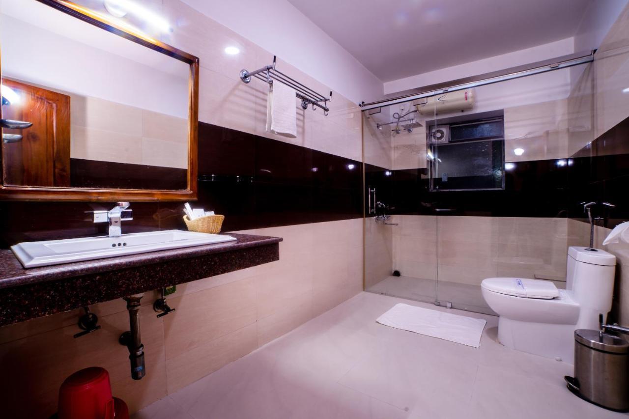 The Fame Hotel Jadabpur Exterior photo