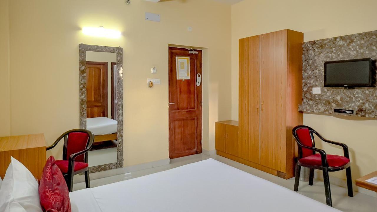 The Fame Hotel Jadabpur Exterior photo