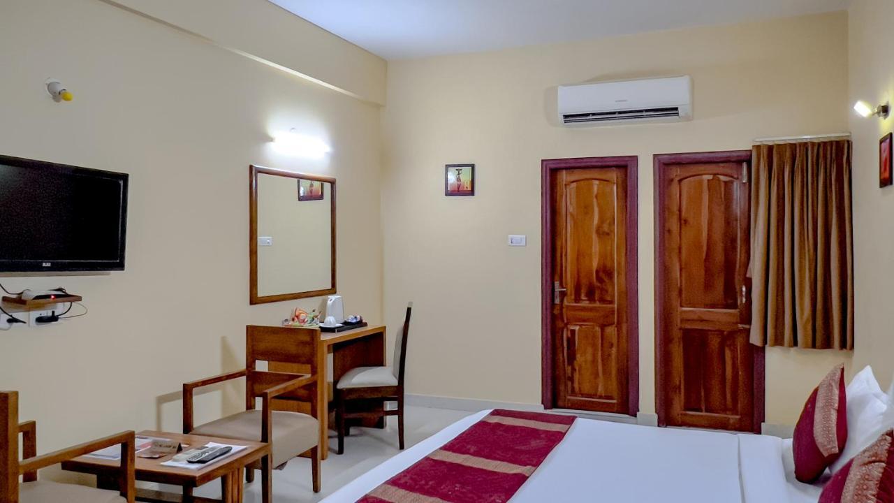 The Fame Hotel Jadabpur Exterior photo
